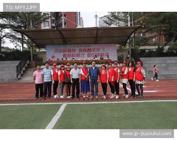 新梓学校男足球队队员风采展现校园运动精神与团队合作力量